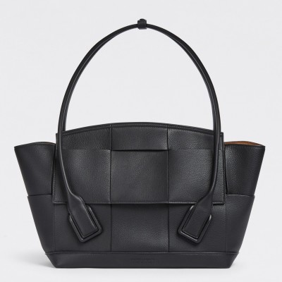 Bottega Veneta Arco Medium Bag In Black Grained Leather BVBS12034