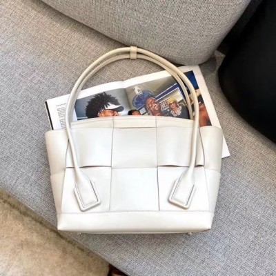 Bottega Veneta Arco Medium Bag In White Intrecciato Calfskin BVBS12039