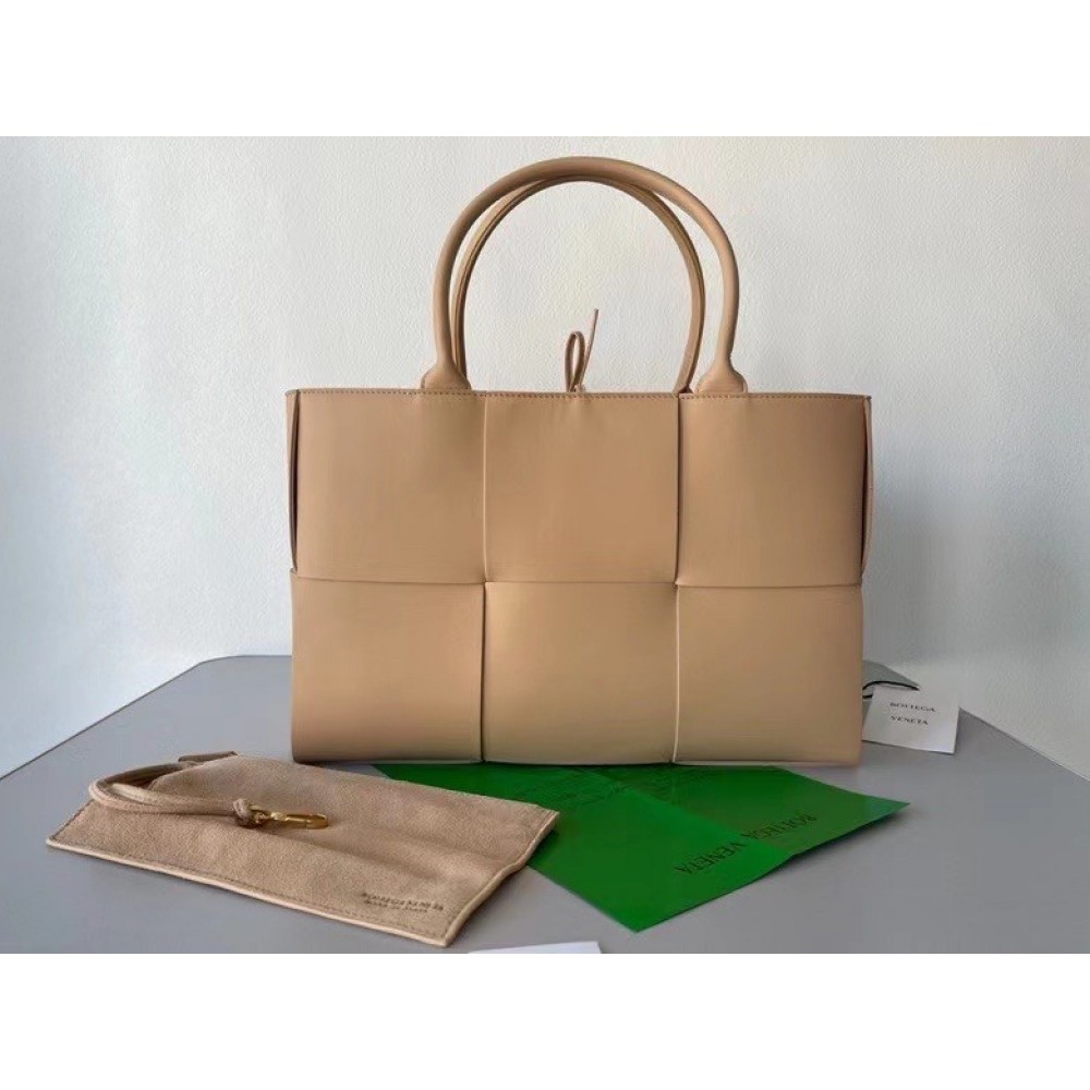 Bottega Veneta Arco Medium Tote In Beige Intrecciato Lambskin BVBS12531