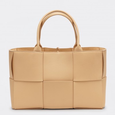 Bottega Veneta Arco Medium Tote In Beige Intrecciato Lambskin BVBS12531