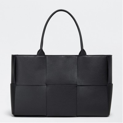 Bottega Veneta Arco Medium Tote In Black Intrecciato Leather BVBS12532