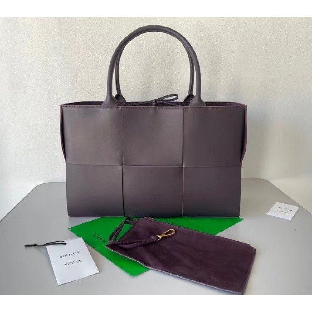 Bottega Veneta Arco Medium Tote In Fondant Intrecciato Lambskin BVBS12534