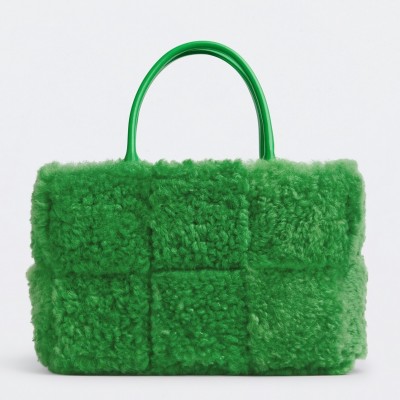 Bottega Veneta Arco Tote In Green Intrecciato Shearling BVBS12544