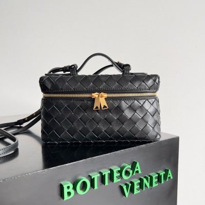 Bottega Veneta Bang Bang Vanity Case in Black Intrecciato Leather BVBS12525