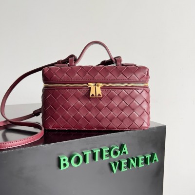 Bottega Veneta Bang Bang Vanity Case in Cherry Intrecciato Leather BVBS12526