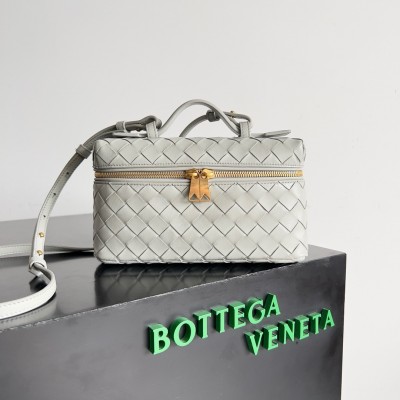 Bottega Veneta Bang Bang Vanity Case in Ivory Intrecciato Leather BVBS12529