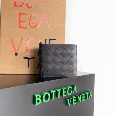 Bottega Veneta Bi-fold Wallet in Fondant Intrecciato Calfskin BVBS12559