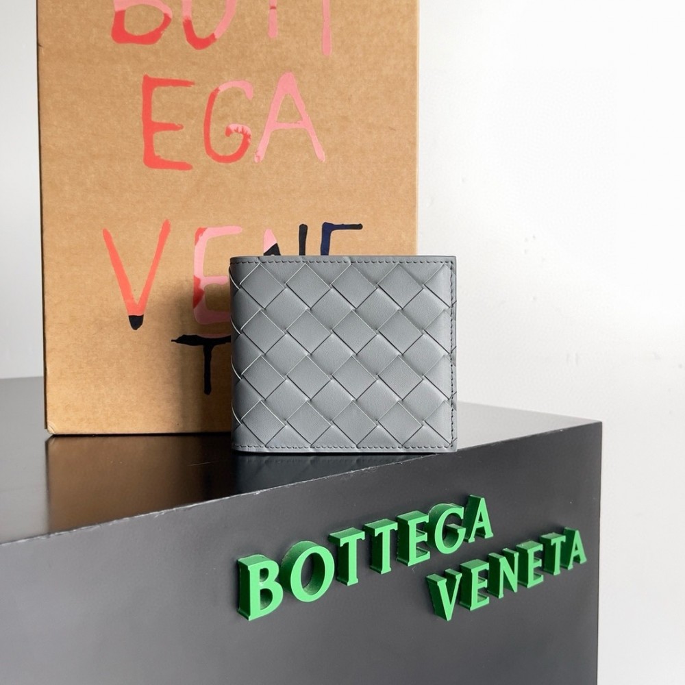 Bottega Veneta Bi-fold Wallet in Thunder Intrecciato Calfskin BVBS12562