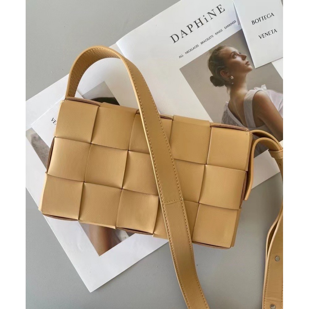 Bottega Veneta Cassette Bag In Beige Intrecciato Lambskin BVBS12119