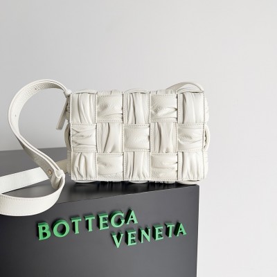 Bottega Veneta Cassette Bag In White Foulard Intreccio Leather BVBS12160