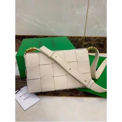 Bottega Veneta Cassette Bag In White Grained Leather BVBS12161