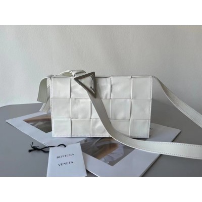 Bottega Veneta Cassette Bag In White Wrinkled Calfskin BVBS12146