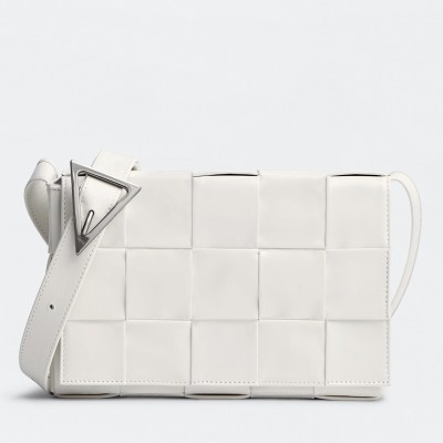 Bottega Veneta Cassette Bag In White Wrinkled Calfskin BVBS12146