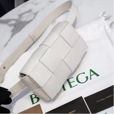 Bottega Veneta Cassette Belt Bag In White Intrecciato Leather BVBS12062