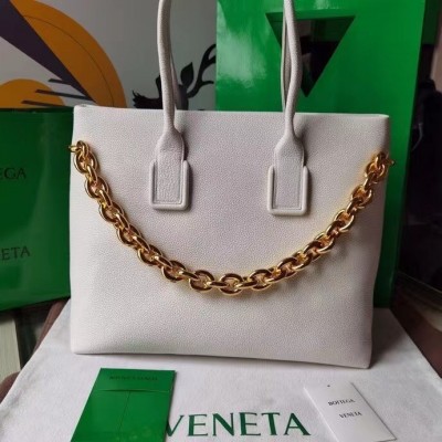 Bottega Veneta Chain Tote Bag In White Grained Leather BVBS12243