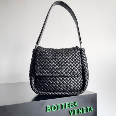 Bottega Veneta Cobble Small Bag in Black Intrecciato Leather BVBS12522