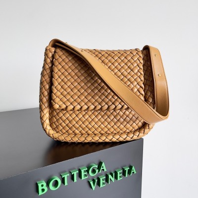 Bottega Veneta Cobble Small Bag in Caramel Intrecciato Leather BVBS12523