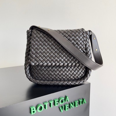 Bottega Veneta Cobble Small Bag in Fondant Intrecciato Leather BVBS12524