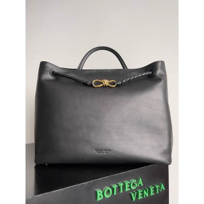 Bottega Veneta Large Andiamo Bag in Black Smooth Calfskin BVBS12014