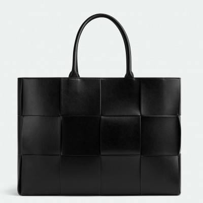 Bottega Veneta Large Arco Tote Bag In Black Intrecciato Calfskin BVBS12546