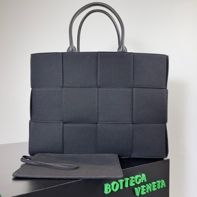 Bottega Veneta Large Arco Tote Bag In Black Intrecciato Canvas BVBS12547