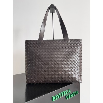 Bottega Veneta Large Zipped Tote in Fondant Intrecciato Calfskin BVBS12550