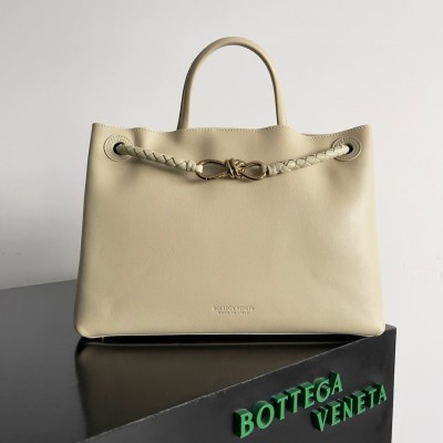 Bottega Veneta Medium Andiamo Bag in Beige Smooth Calfskin BVBS12019