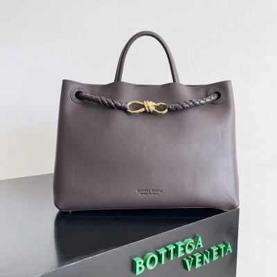 Bottega Veneta Medium Andiamo Bag in Fondant Smooth Calfskin BVBS12023