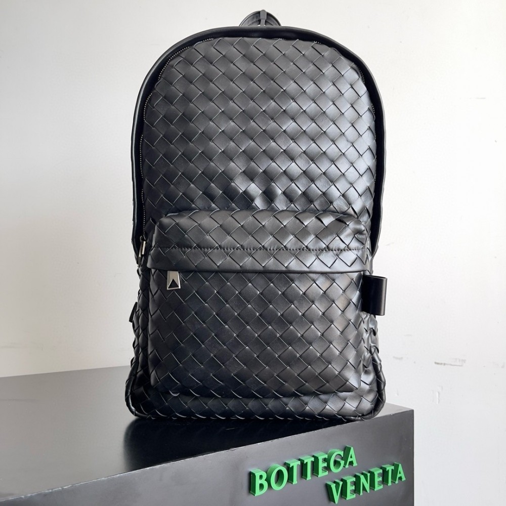 Bottega Veneta Medium Backpack In Black Intrecciato Calfskin BVBS12052