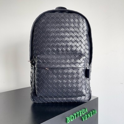 Bottega Veneta Medium Backpack In Dark Blue Intrecciato Calfskin BVBS12053