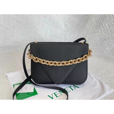 Bottega Veneta Mount Medium Envelope Bag In Black Leather BVBS12414