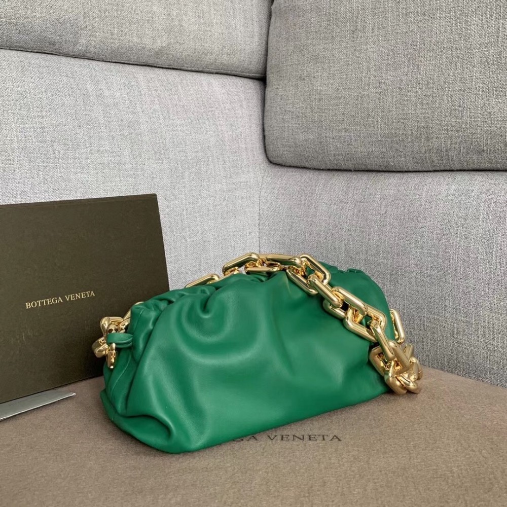 Bottega Veneta The Chain Pouch In Green Calfskin BVBS12234