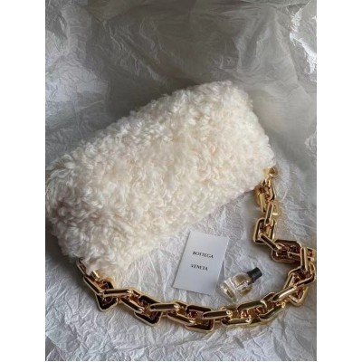 Bottega Veneta The Chain Pouch In White Shearling BVBS12240